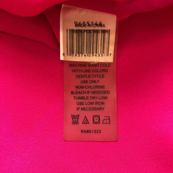 VINCE CAMUTO Fuschia Crepe V-Neck Sleeveless Top - Picture 5 of 6